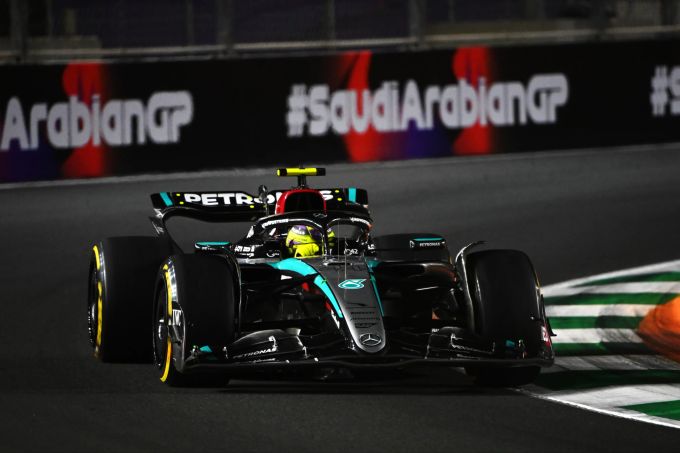 Sitzt Max Verstappen bald vielleicht als Nachfolger von Lewis Hamilton im Mercedes? Mercedes Hamilton Max Verstappen
