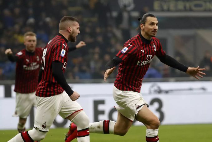 Zlatan Ibrahimovic traf im Derby gegen Inter zum zwischenzeitlichen 2:0. Zlatan Ibrahimovic Inter