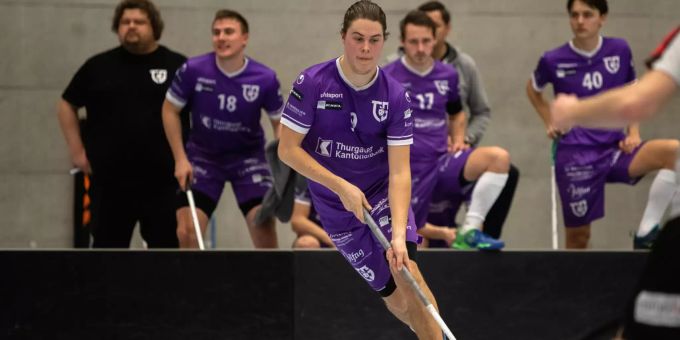 Floorball Thurgau gewinnt die ersten beiden Spiele der Playoff-Viertelfinal-Serie gegen Regazzi Verbano UH Gordola mit 9:5 und 10:4. Floorball Thurgau