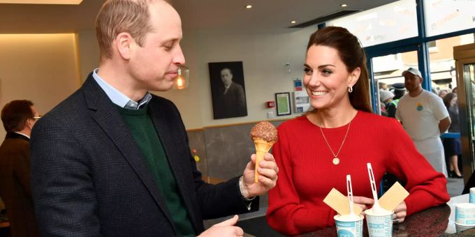 Beim Glacé-Essen! - Herzogin Kate trägt einen Look für 9000 Franken
