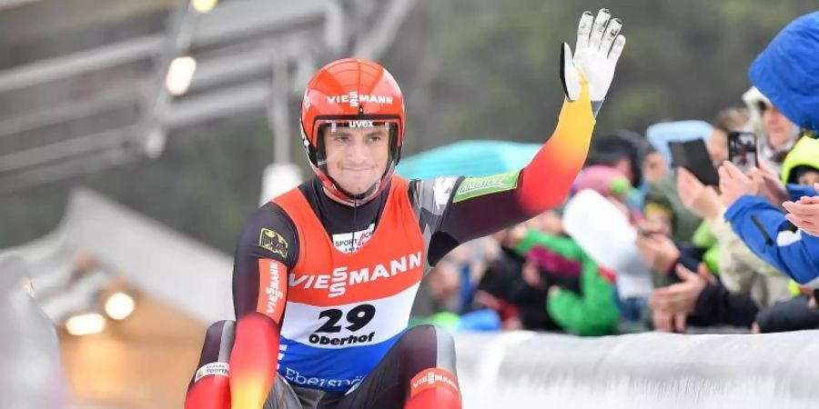 Freut sich in Oberhof im Ziel über den Sieg: Johannes Ludwig. Foto: Martin Schutt/dpa-Zentralbild/dpa