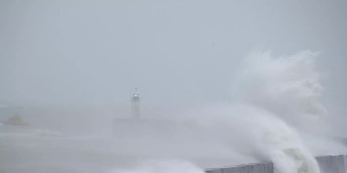 Ein Sturm, der über Newhaven an der Südküste Englands wütet. (Symbolbild) sturm