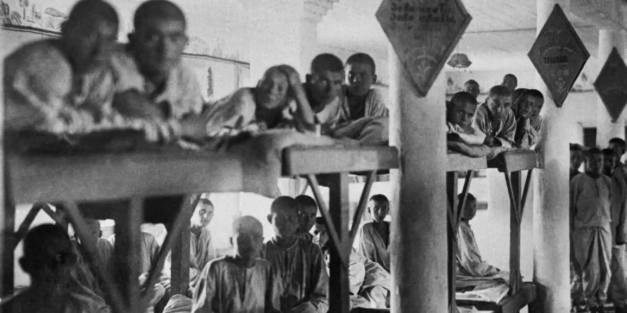 Junge Häftlinge im Lager Molotowsk (Sewerodwinsk) im Jahr 1944. Foto: Tomasz Kizny/Arte/dpa