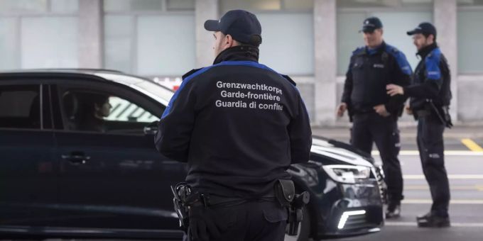 Die Situation am Grenzübergang in Chiasso wird sich wegen der italienischen Mega-Quarantäne verschärfen. Coronavirus Italien sperrgebiet