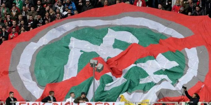 DFB im Visier - In der Bundesliga drohen Proteste und Spielabbrüche