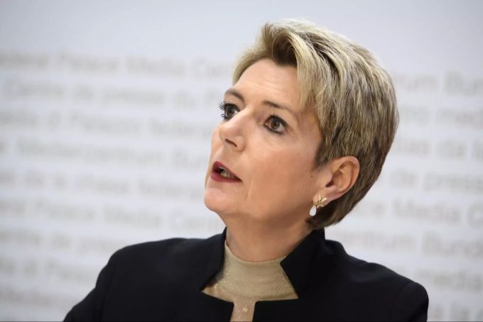Bundesrätin Karin Keller-Sutter gibt am Montagnachmittag die verschärften Einreisebestimmungen bekannt. kks corona