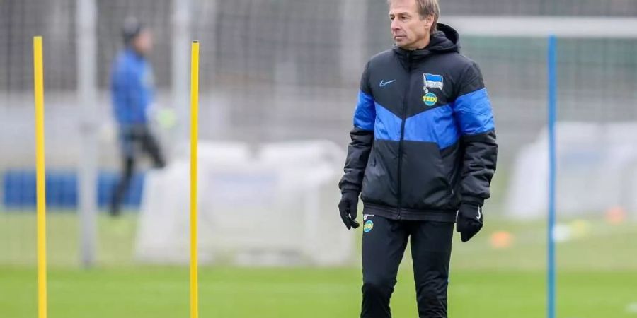 Hertha-Coach Jürgen Klinsmann hat Unterlagen für seine Trainerlizenz eingereicht. Foto: Andreas Gora/dpa