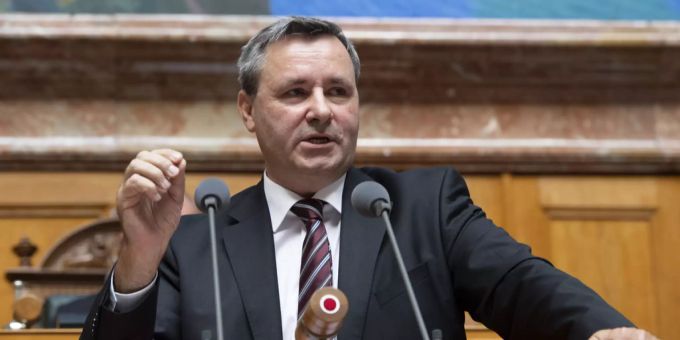 SVP-Ständerat Werner Salzmann macht sich Sorgen um den Zusammenhalt im Kanton Bern. salzmann svp