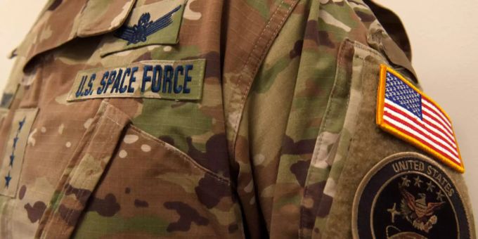 So sieht die neue Uniform der United States Space Force aus. United States Space Force