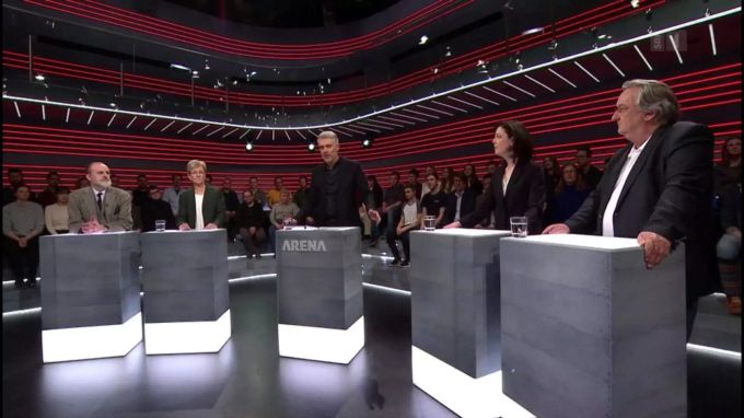 Peter Schneider, Verona Herzog, Sandro Botz, Regine Sauter und Beda Stadler in der Arena. arena