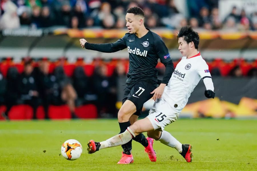 Bei RB Salzburg wird der Ex-Basler Noah Okafor (l.) eingewechselt.