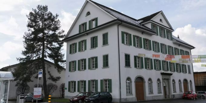 Das Schulhaus Sarmenstorf. Das Schulhaus Sarmenstorf.