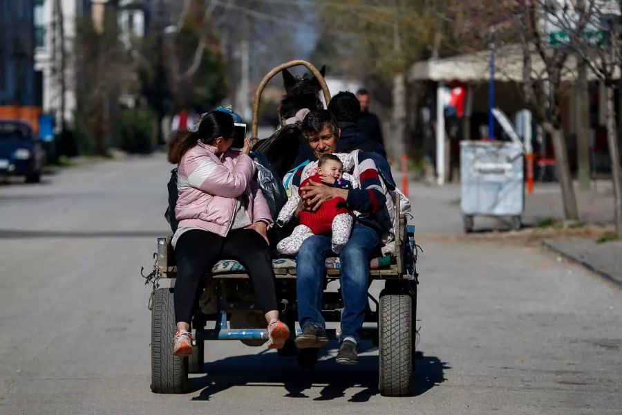 ...die Kontrolle über Schlepper-Aktivitäten entlang der Balkanroute zu übernehmen.