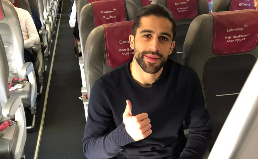 Ricardo Rodriguez im Flieger nach Eindhoven.