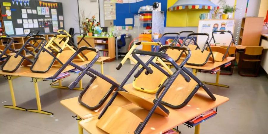 In vielen Bundesländern beginnen die Osterferien - doch die Schulen sind längst dicht. Foto: Sebastian Gollnow/dpa