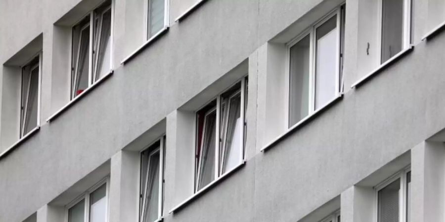 In der Bundesregierung werden bereits Hilfen für Mieter erwogen, die wegen der Corona-Krise ihre Wohnungsmiete nicht mehr zahlen können. Foto: Bernd Wüstneck/dpa