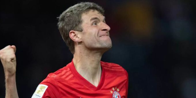 Freut sich über den 3:0-Sieg in London: Bayern-Stürmer Thomas Müller. Thomas Müller Bayern München