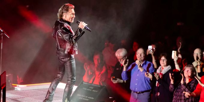 8000 Fans in Kiel (D) - Peter Maffay feiert umjubelten Tournee-Auftakt