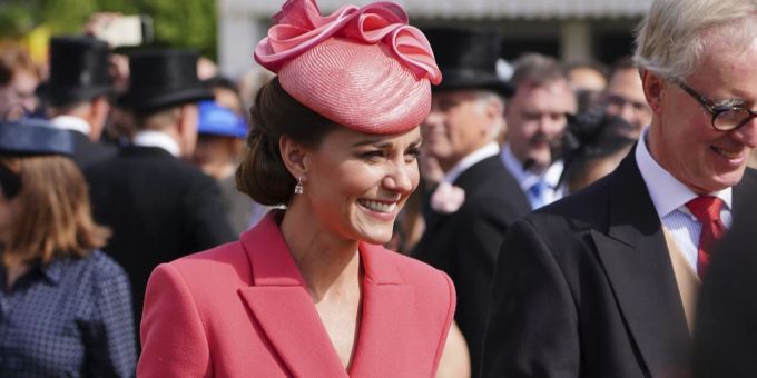 Herzogin Kate legt absolviert bei der Garten-Party im Buckingham Palast einen strahlenden Auftritt. catherine, duchess of cambridge