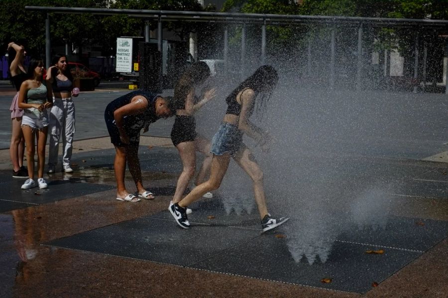 Bereits am Donnerstag wurde an etlichen Messstationen die 40-Grad-Marke überschritten.