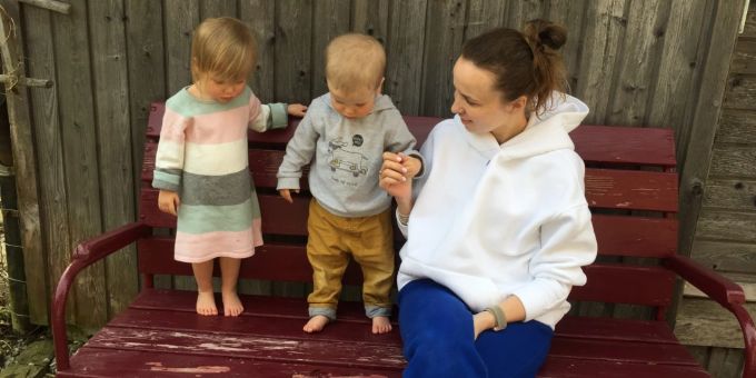 Wegen des Ukraine-Kriegs ist die 37-jährige Tina mit ihren zweijährigen Zwillingen in die Schweiz geflüchtet. Ukraine-Krieg Flüchtlinge