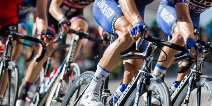 2700 Triathletinnen und Triathleten treten am Sonntag beim Triathlon Ingolstadt an. (Symbolbild) triathlon