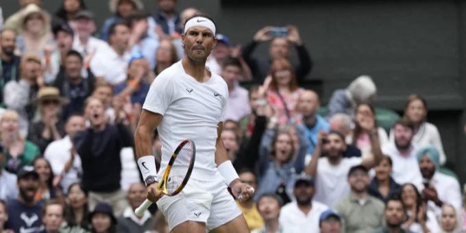 Rafael Nadal zieht in Wimbledon in den Achtelfinal ein. Rafael Nadal