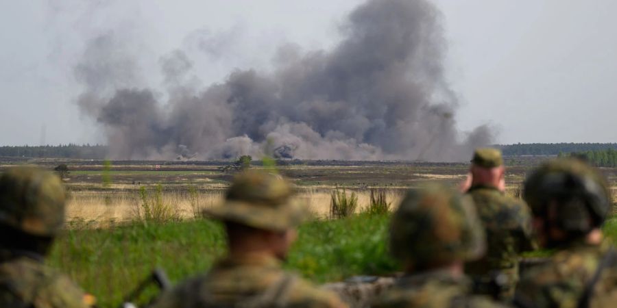 Die Ausbildung der ukrainischen Soldaten an der Panzerhaubitze 2000 soll etwa 40 Tage dauern: Sie müssen lernen, die Panzerhaubitze zu fahren, mit ihr zu schiessen und Störungen im Betrieb zu beseitigen (Archivbild).