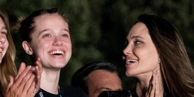Angelina Jolie (r.) mit ihrer Tochter Shiloh Jolie-Pitt beim Måneskin-Konzert in Rom. angelina jolie