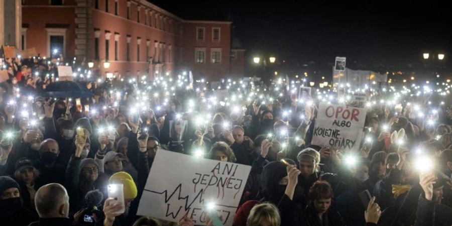 Protest gegen das Abtreibungsrecht im November in Warschau