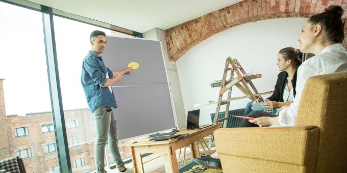 Zuhörkompetenz zu entwickeln, ist eine langfristige Aufgabe. In einem ersten Schritt hilft es aber, sich zu fragen: Was möchte ich mitnehmen? Zuhörkompetenz zu entwickeln, ist eine langfristige Aufgabe. In einem ersten Schritt hilft es aber, sich zu fragen: Was möchte ich mitnehmen?