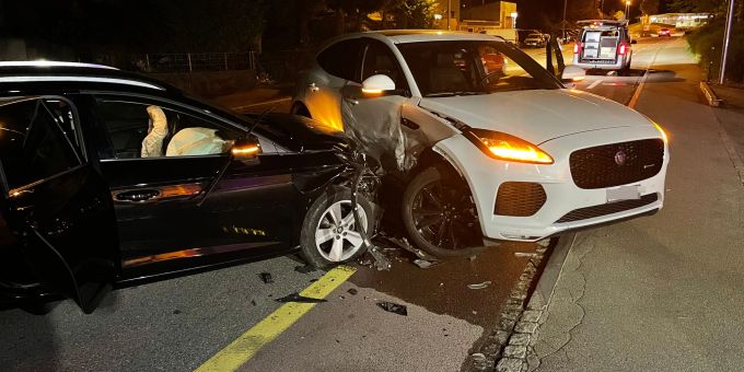 Bei der Kollision wurde eine Person verletzt. Bei der Kollision wurde eine Person verletzt.