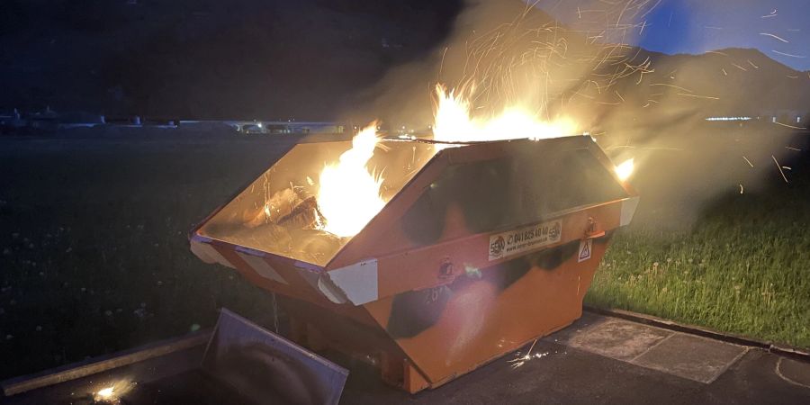 Ibach: Brand einer Baumulde