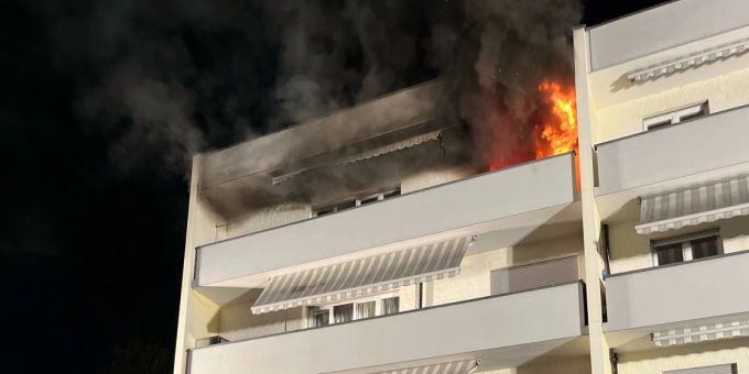 Brand in Mehrfamilienhaus.