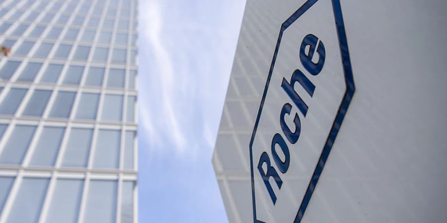 Der Pharmakonzern Roche hat von der US-Gesundheitsbehörde FDA für den ersten nasalen PCR-Test eine Notfallzulassung (EUA) erhalten, der zeitgleich eine Coviderkrankung und die Viruslast nachweist. (Archivbild)