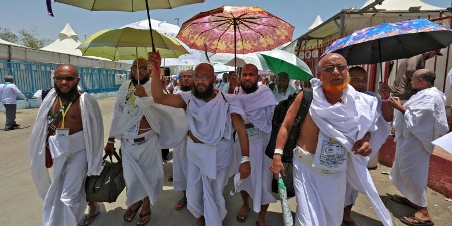 Muslimische Pilger bei der Ankunft in Mina