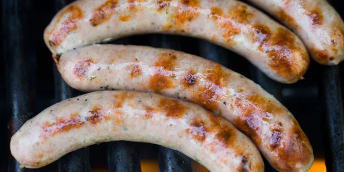 Wer Grillwürste mit gutem Gewissen auf den Rost packen will, sollte zu Bio-Würsten greifen, rät die Zeitschrift «Öko-Test». Wer Grillwürste mit gutem Gewissen auf den Rost packen will, sollte zu Bio-Würsten greifen, rät die Zeitschrift «Öko-Test».