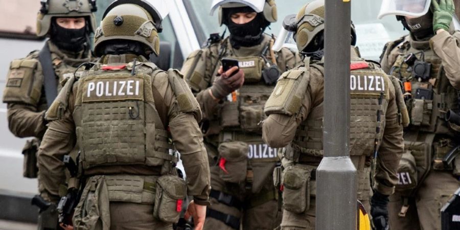 Spezialkräfte der Polizei bei einem Einsatz in Hamburg