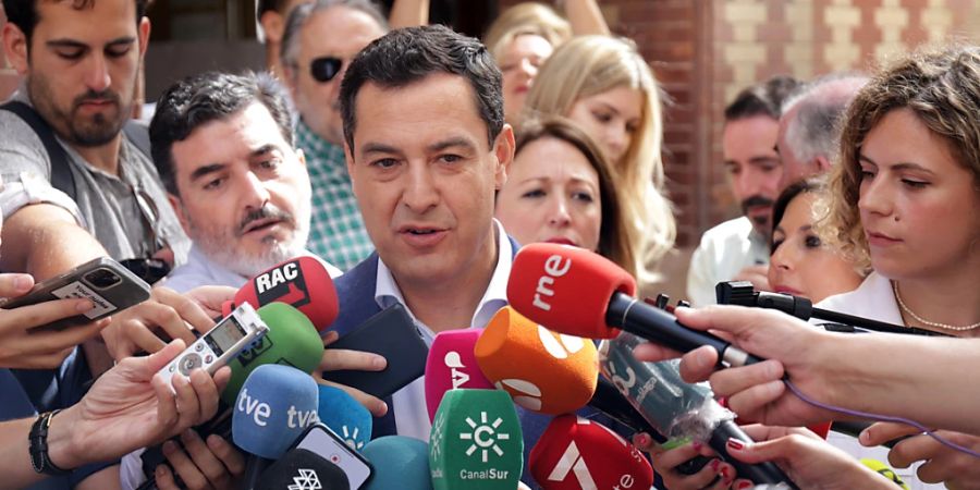 Bei der Regionalwahl in der südspanischen autonomen Region Andalusien konnte der konservative Amtsinhaber Juanma Moreno von der Volkspartei PP eine absolute Mehrheit im Parlament für sich gewinnen. Foto: Álex Zea/EUROPA PRESS/dpa