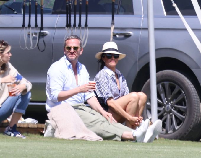 Prinz Harry schwitzte hoch zu Ross, und Meghan genoss die Aussicht. Meghan Markle