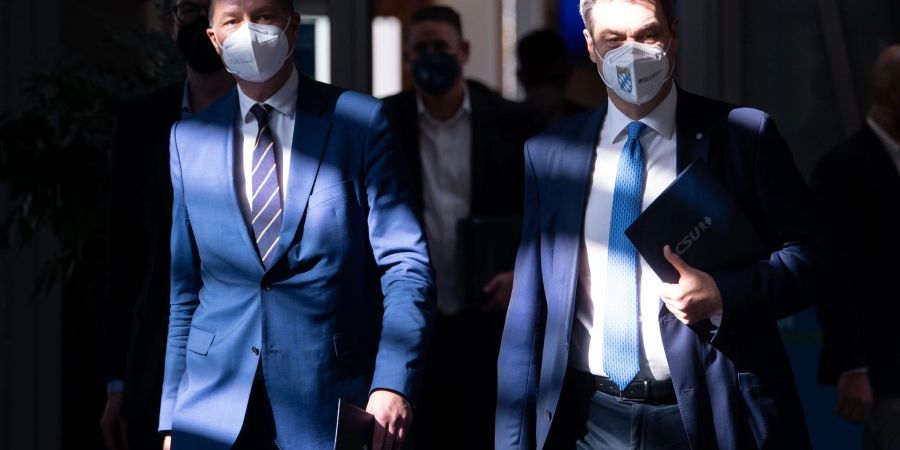 CSU-Chef Markus Söder (r) mit seinem zurückgetretenen Parteifreund Stephan Mayer.