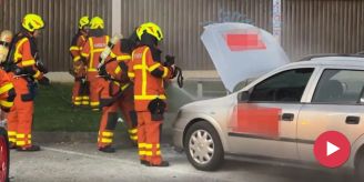 In Oftringen AG - Auto geht auf Rastplatz in Flammen auf