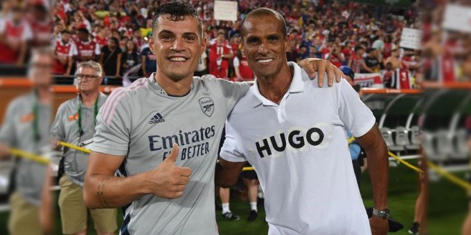 Granit Xhaka ist sichtlich begeistert über das Treffen mit Ex-Weltstar Rivaldo. Granit Xhaka