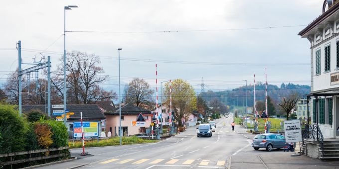 Die Gybaustrasse in Uznach in Richtung Lachen. Die Gybaustrasse in Uznach in Richtung Lachen.