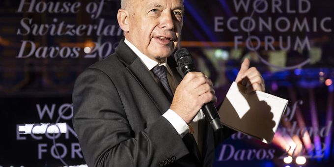 Finanzminister Ueli Maurer unterstützte am Dienstag am WEF eine Förderinitiative für die Schweizer Blockchain-Basis. Finanzminister Ueli Maurer unterstützte am Dienstag am WEF eine Förderinitiative für die Schweizer Blockchain-Basis.