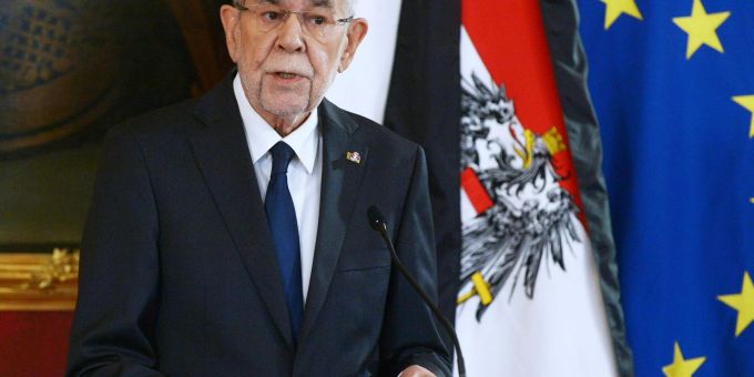 Alexander Van der Bellen, Bundespräsident von Österreich, war beim Wandern ausgerutscht. van der bellen