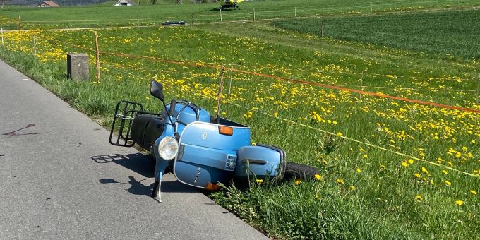 Niederwil AG - Senior nach Sturz mit Roller schwer verletzt