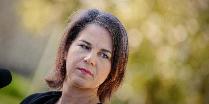 Berlin - Bundeskanzler Scholz: Baerbock wird in die Ukraine reisen
