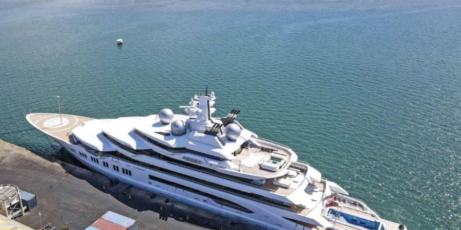 ARCHIV - Die Oligarchen-Superyacht «Amadea» befindet sich nach juristischem Tauziehen nun in den Händen von US-Behörden. Foto: Leon Lord/Fiji Sun/AP/dpa