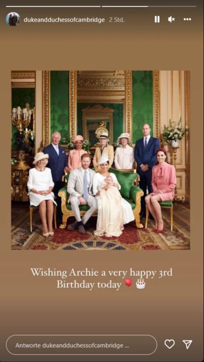 Prinzessin Kate und Prinz William teilten ein Foto von Archies Taufe zu seinem letzten Geburtstag. Archie William Kate